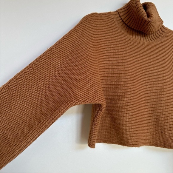 House of Harlow 1960 Camel Cropped Turtleneck Sweater Medium - Picture 4 of 10